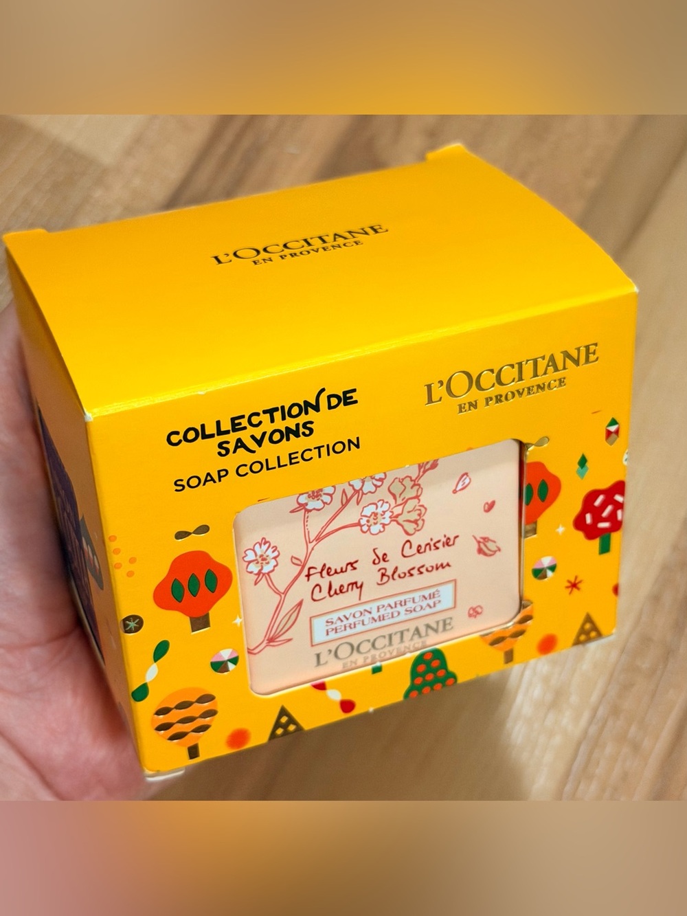 L'OCCITANE Assorted Mini Soaps Set - Picture 4 of 4